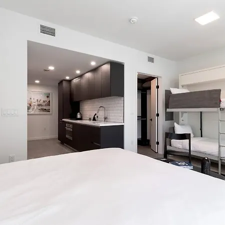 Stylish Modern Downtown Studio Free Parking